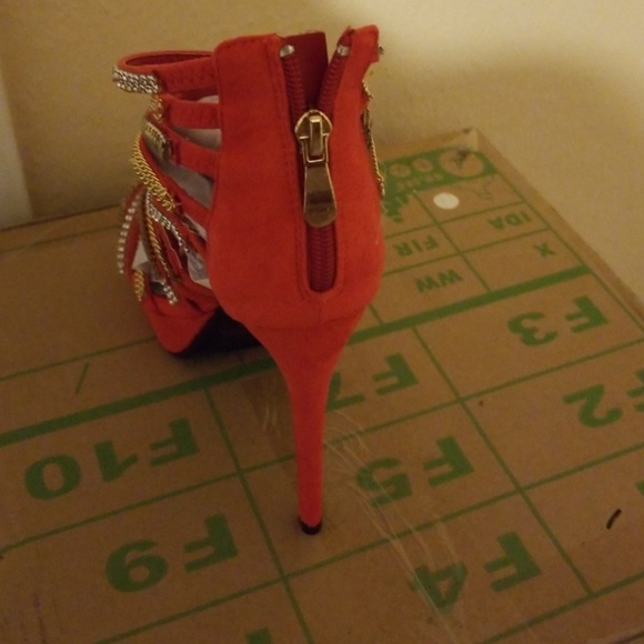 Heels - Picture 2 of 4